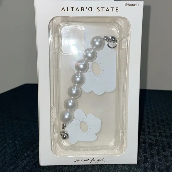 NWT Altar’d State Clear Case W/ White Flowers & Pearls Phone Case For iPhone11 - Picture 2 of 4